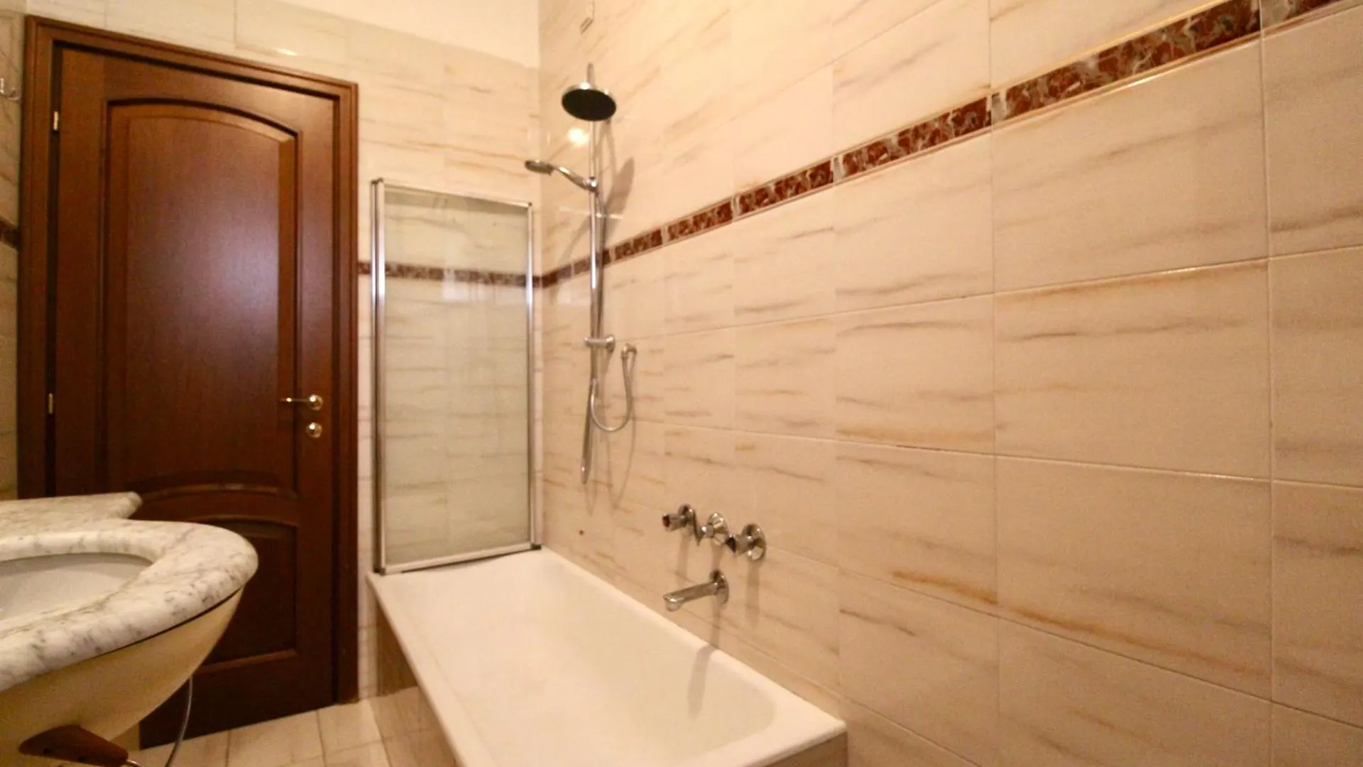 Frate - Your Home From Home Milan 0*,  Italy